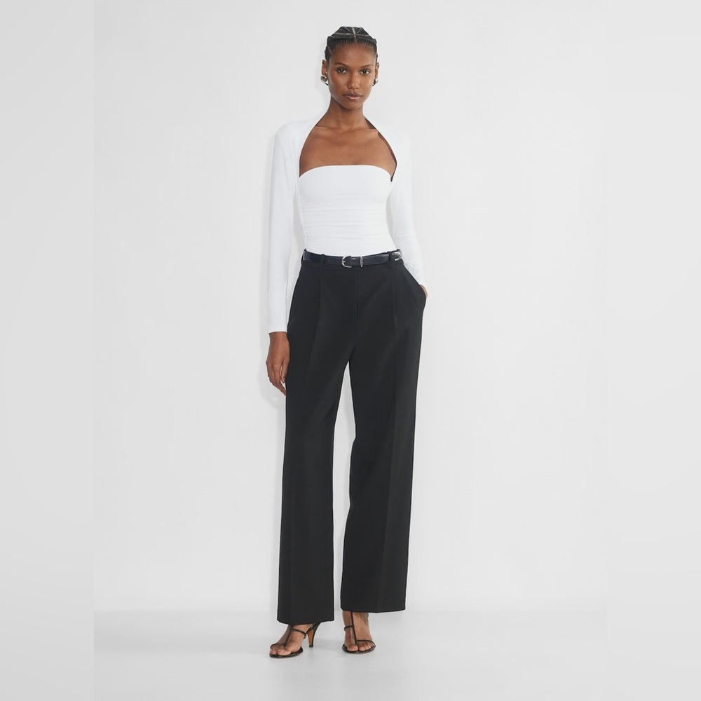 NWT - Aritzia Contour Flourish Longsleeve - White - Medium